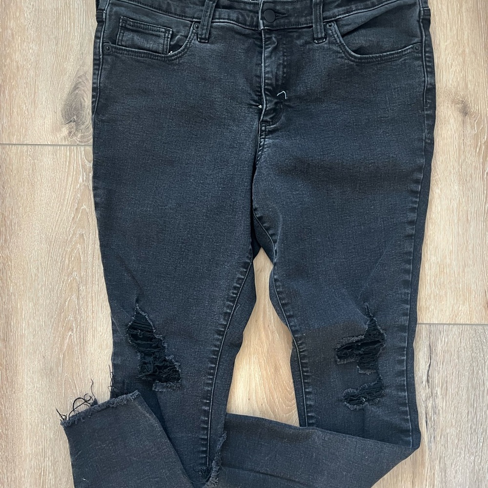 Universal Thread Black Distressed Skinny Jeans